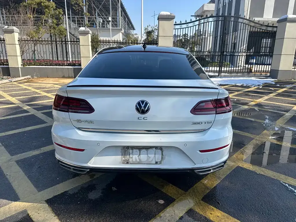 Volkswagen CC 2023 из CN, фото 4