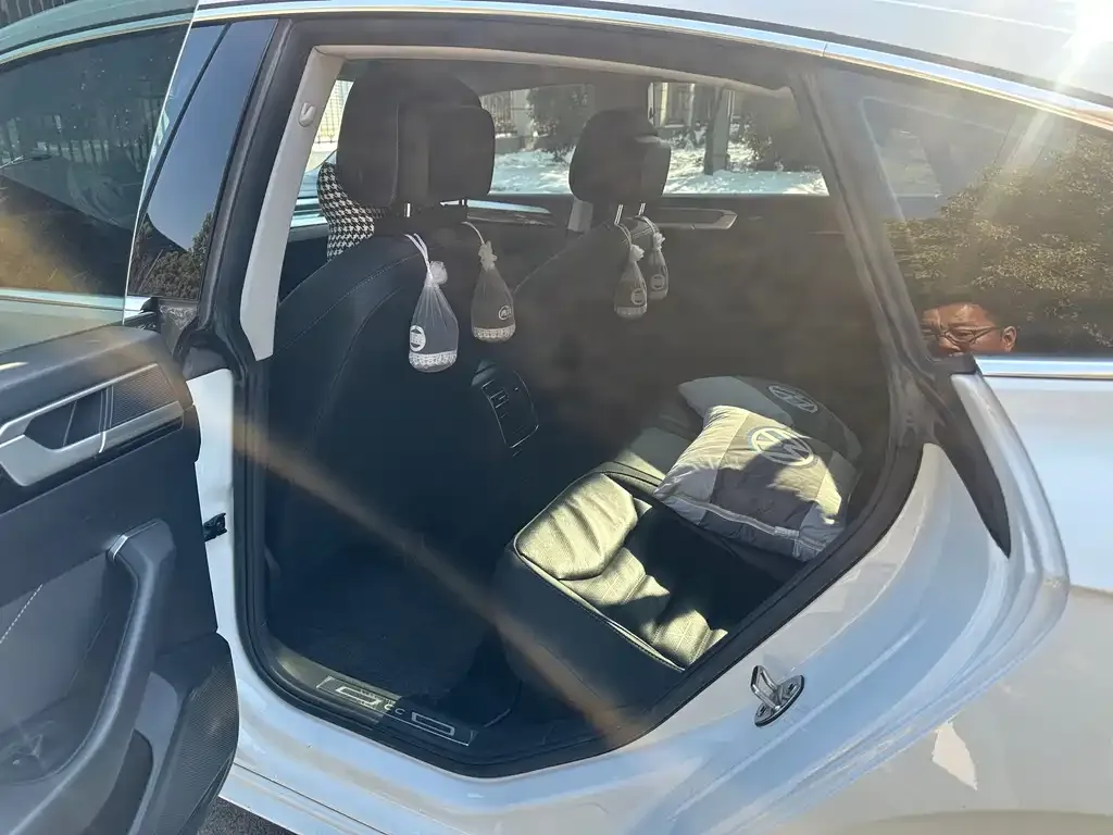Volkswagen CC 2023 из CN, фото 2