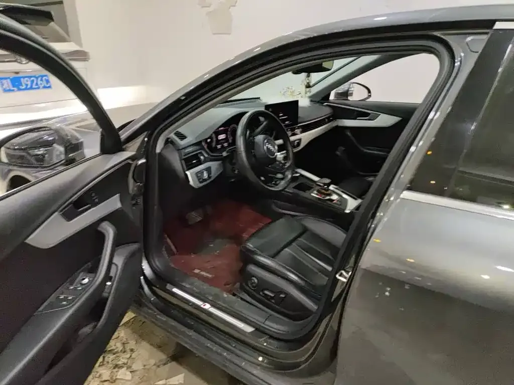 Audi A4L 2022 из CN, фото 2