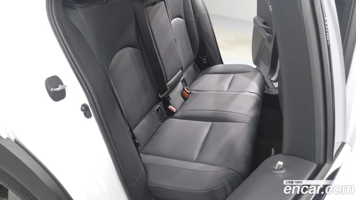 Lexus UX 2025 из KR, фото 2