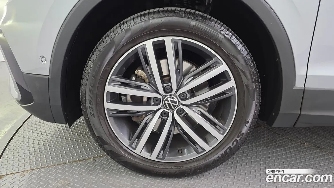 Volkswagen Tiguan — фото 8