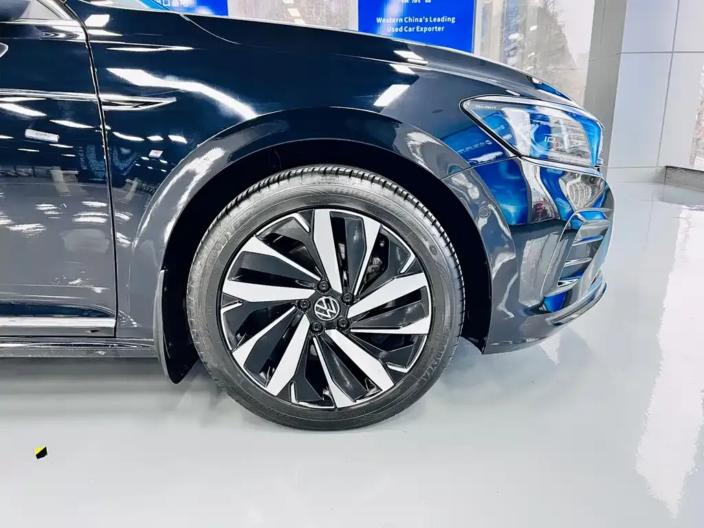 Volkswagen Passat 2023 из CN, фото 10