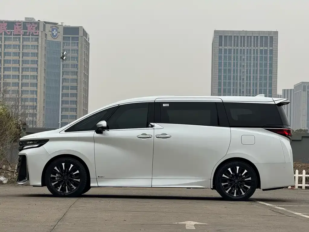Toyota Vellfire 2024 из CN, фото 3