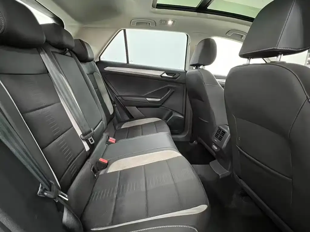 Volkswagen T-Roc 2023 из CN, фото 5