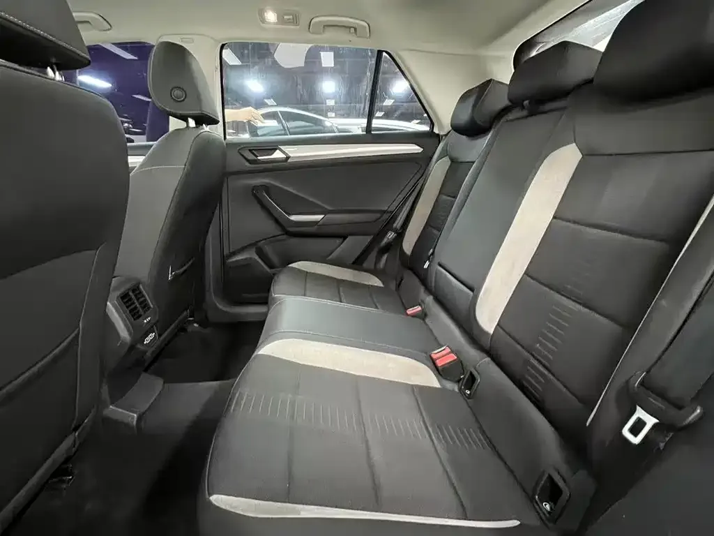 Volkswagen T-Roc 2023 из CN, фото 7