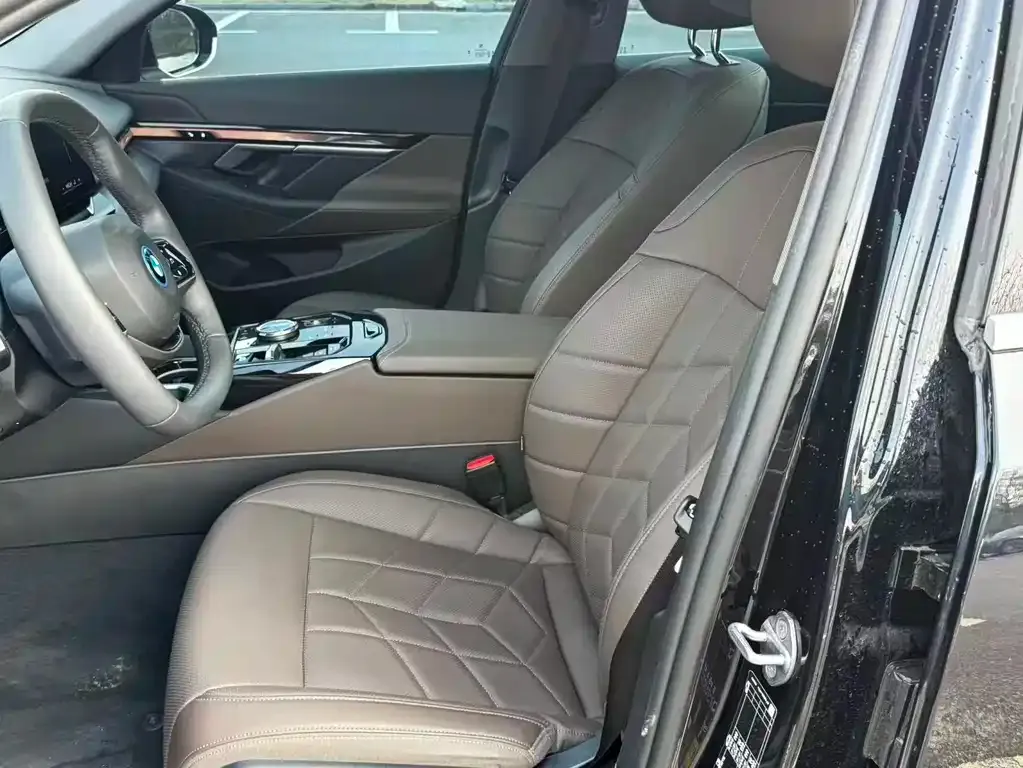BMW i5 2025 из CN, фото 2
