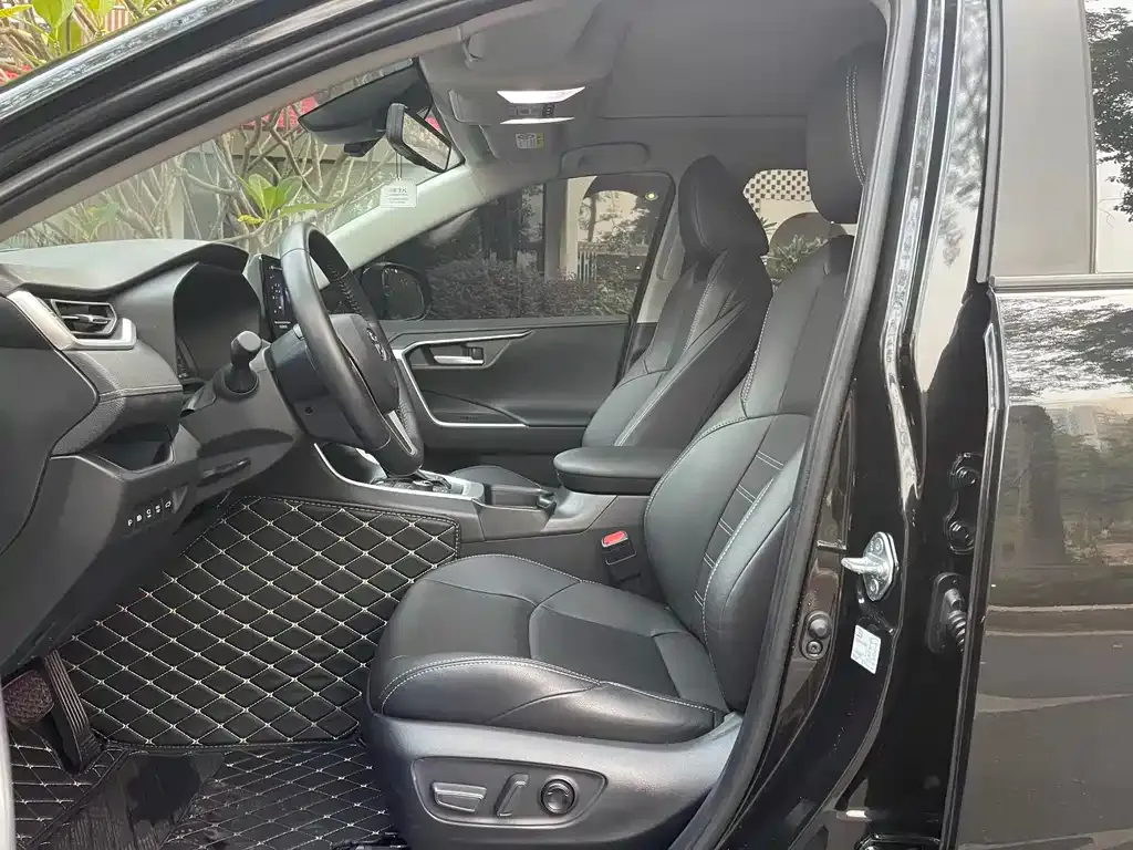 Toyota Wildlander 2023 из CN, фото 3