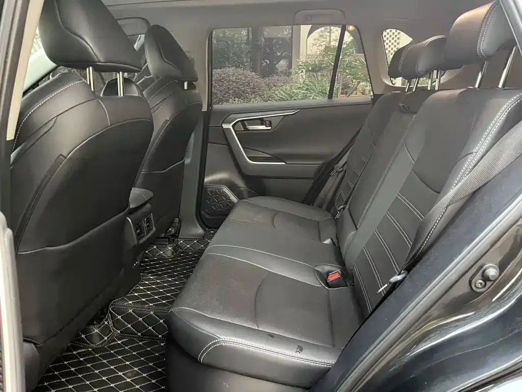 Toyota Wildlander 2023 из CN, фото 2