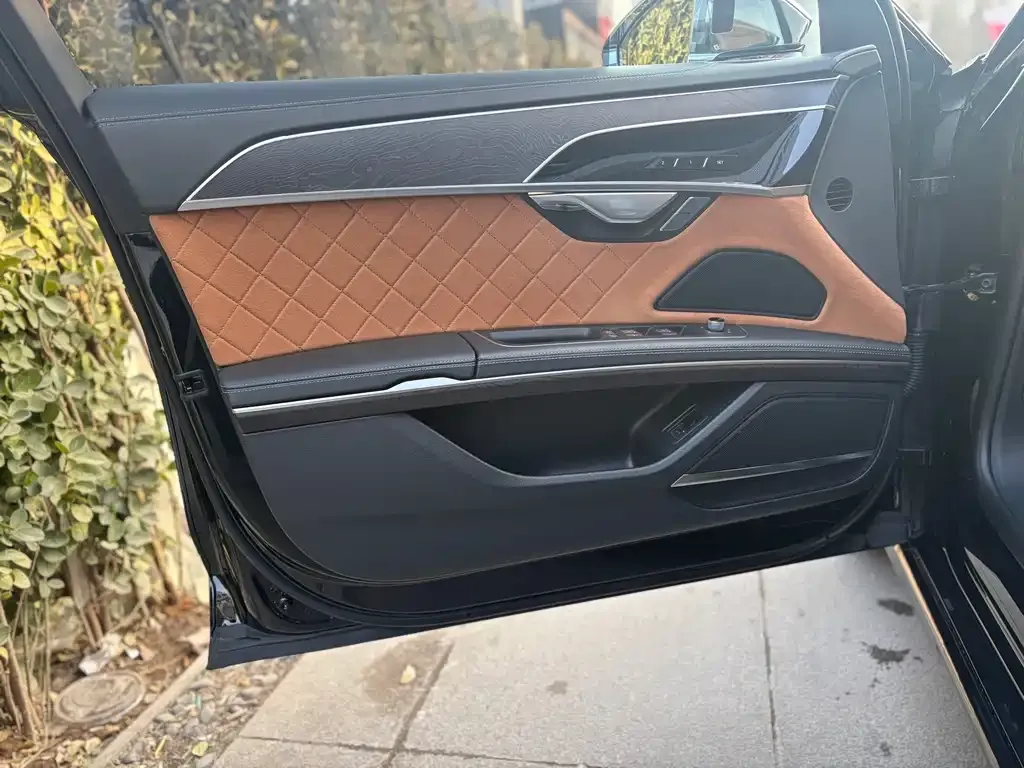 Audi A8 2023 из CN, фото 9