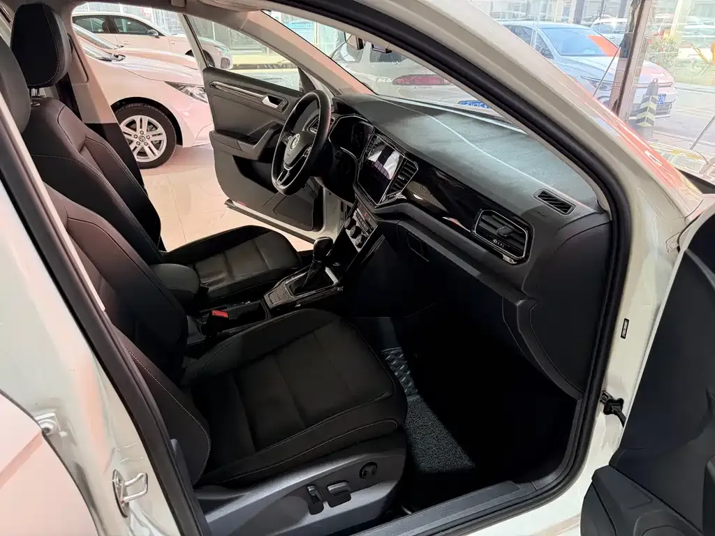 Volkswagen T-Roc 2022 из CN, фото 2