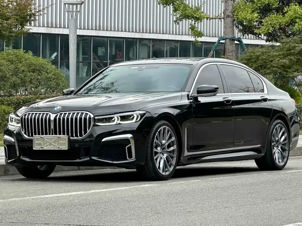 BMW 7 Series — фото 1