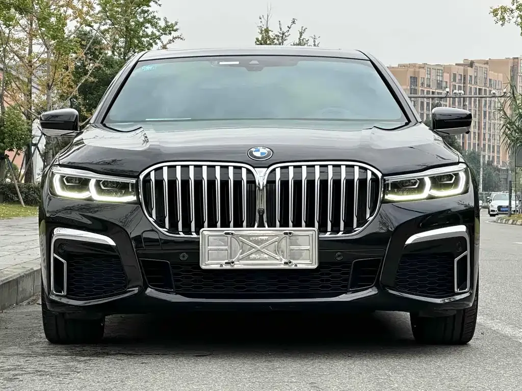 BMW 7 Series — фото 7