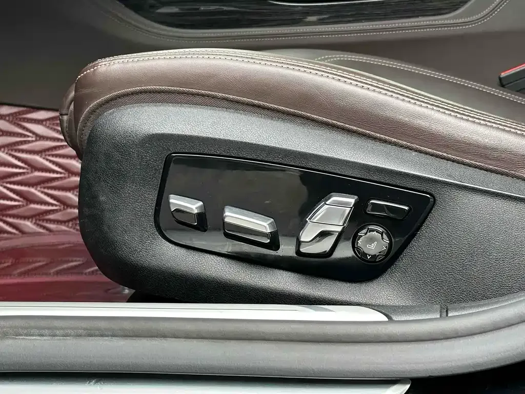 BMW 7 Series — фото 9