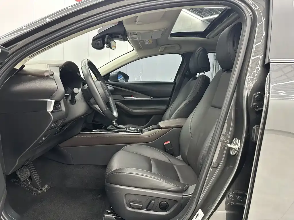 Mazda CX-30 2022 из CN, фото 3