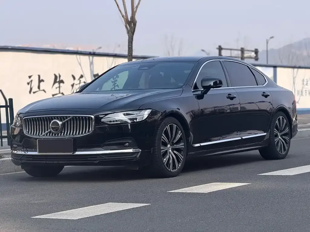 Volvo S90 — фото 1