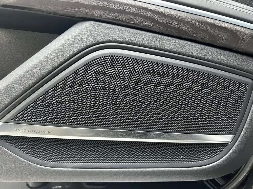 Audi A8 — фото 10