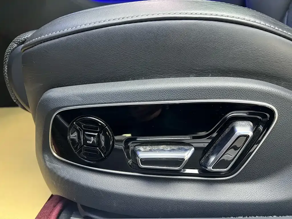 Audi A8 — фото 5