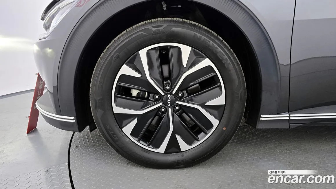 Kia EV6 — фото 10