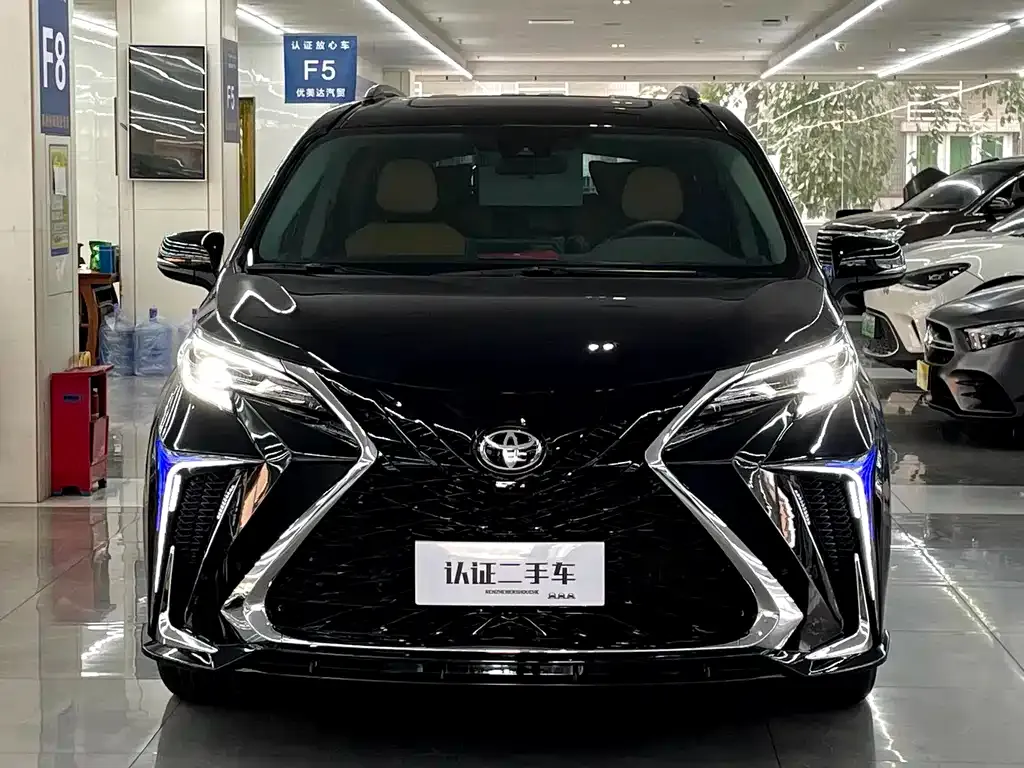 Toyota Sienna 2024 из CN, фото 3