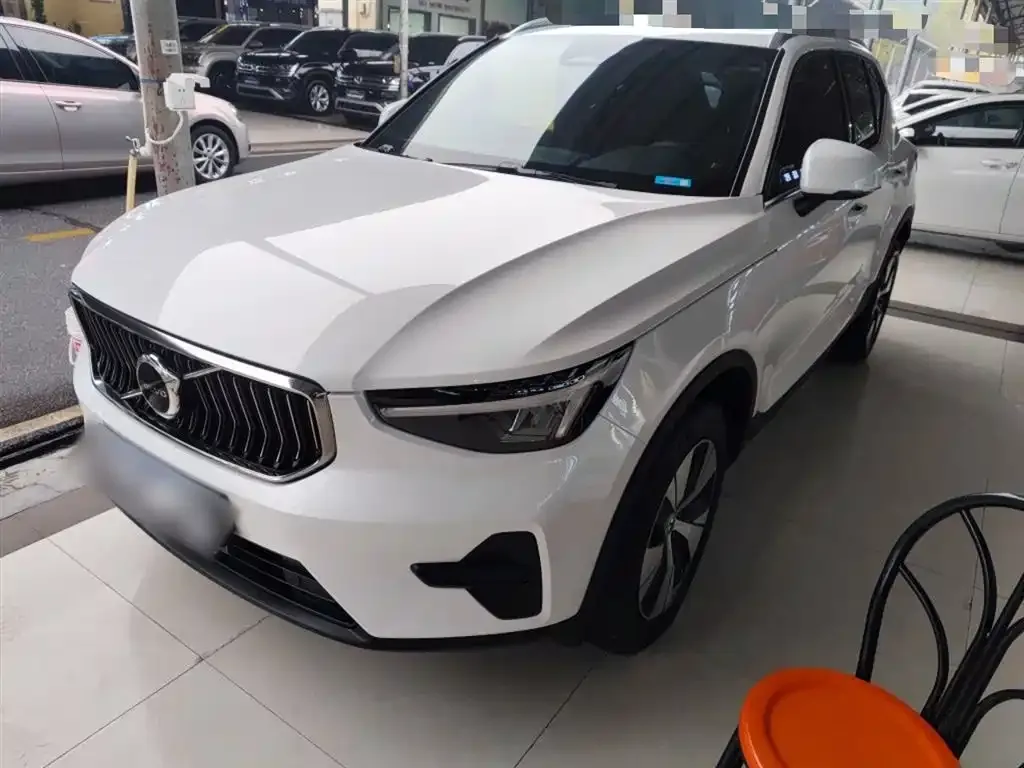 Volvo XC40 2023 из CN, фото 1