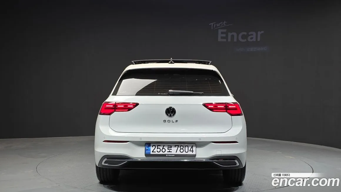 Volkswagen Golf 2024 из KR, фото 2