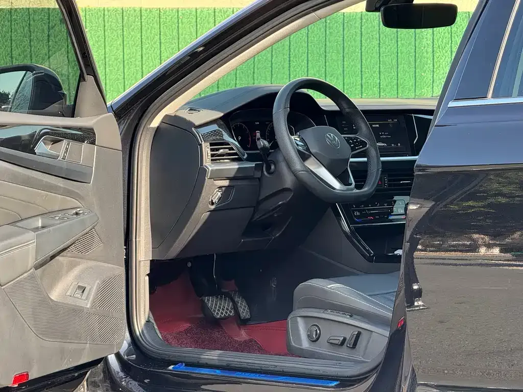 Volkswagen Passat 2023 из CN, фото 4