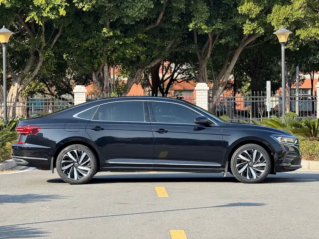 Volkswagen Passat 2023 из CN, фото 8