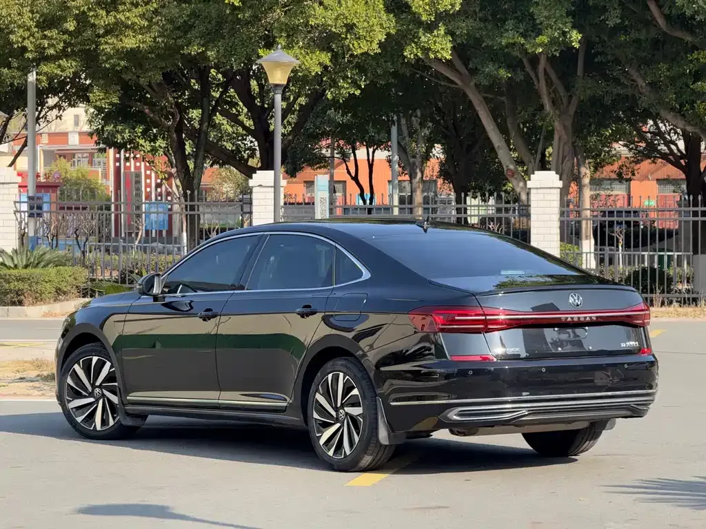 Volkswagen Passat 2023 из CN, фото 7