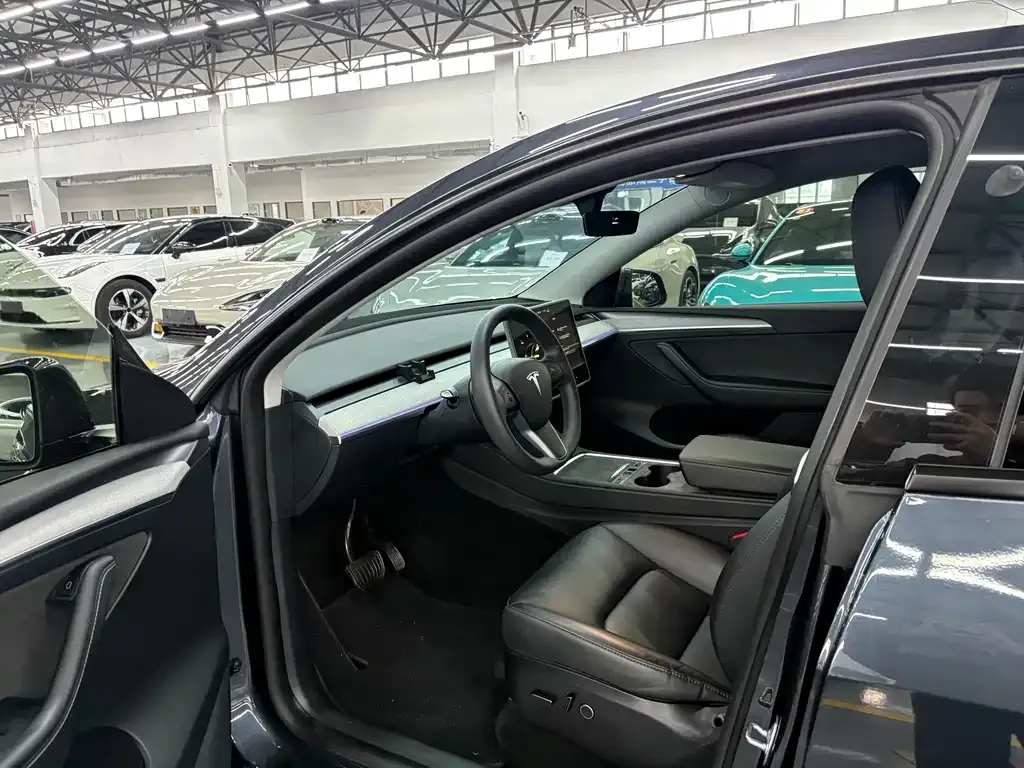Tesla Model Y — фото 3