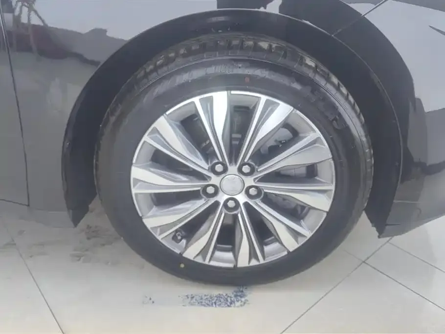 Hongqi E-QM5 2024 из CN, фото 8