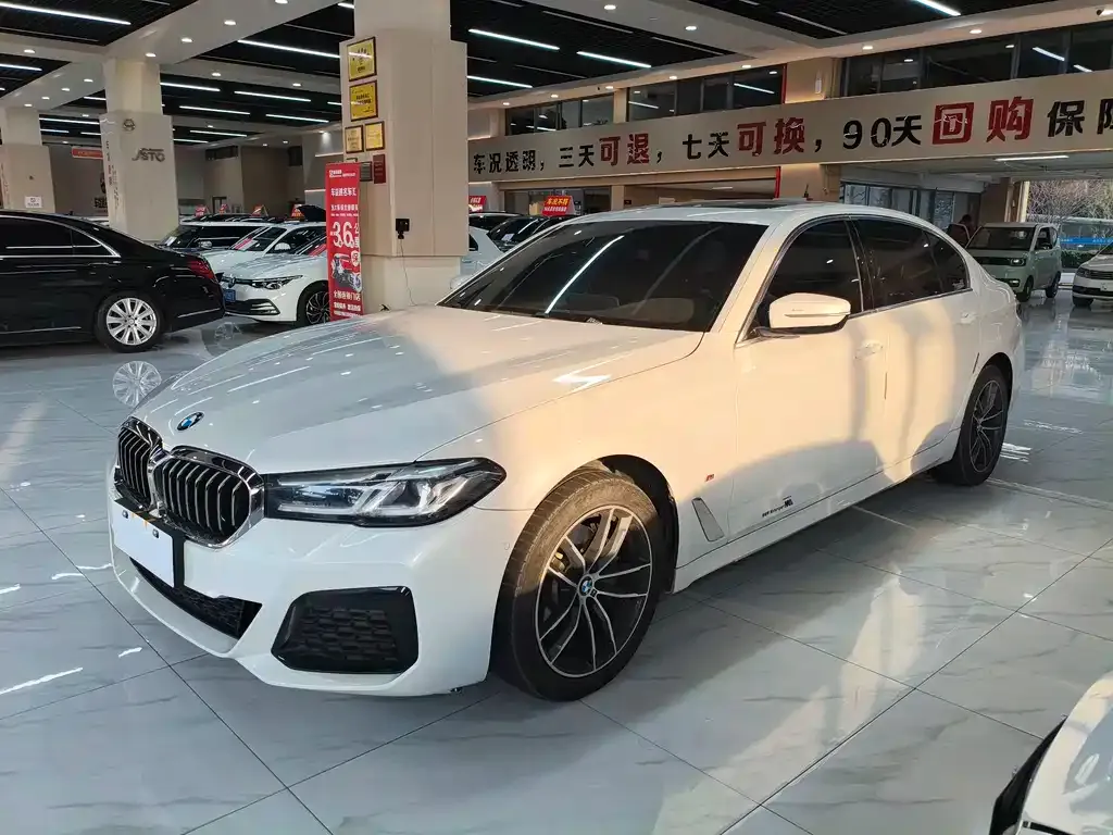 BMW 5 Series — фото 1
