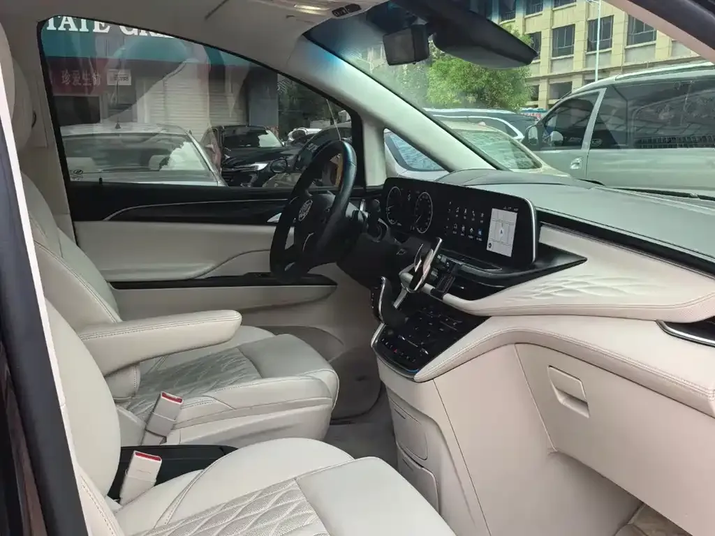 Buick GL8 2021 из CN, фото 2