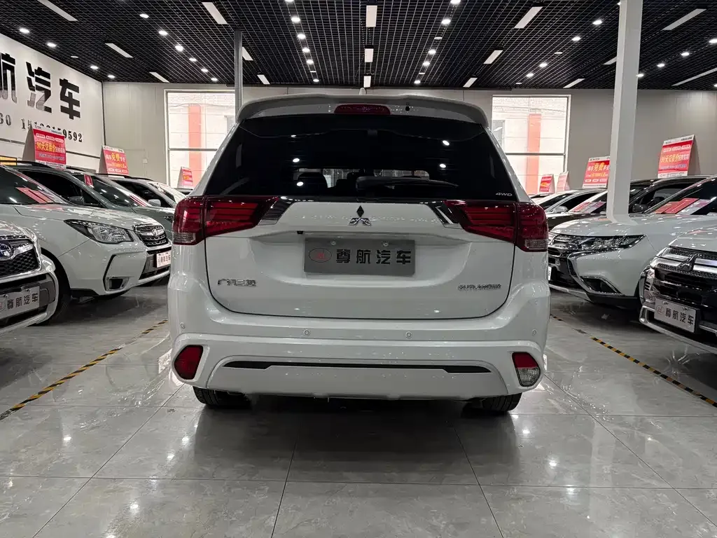 Mitsubishi Outlander — фото 2