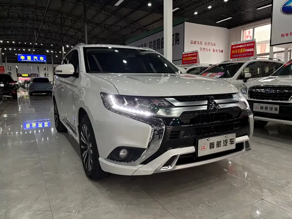 Mitsubishi Outlander — фото 3