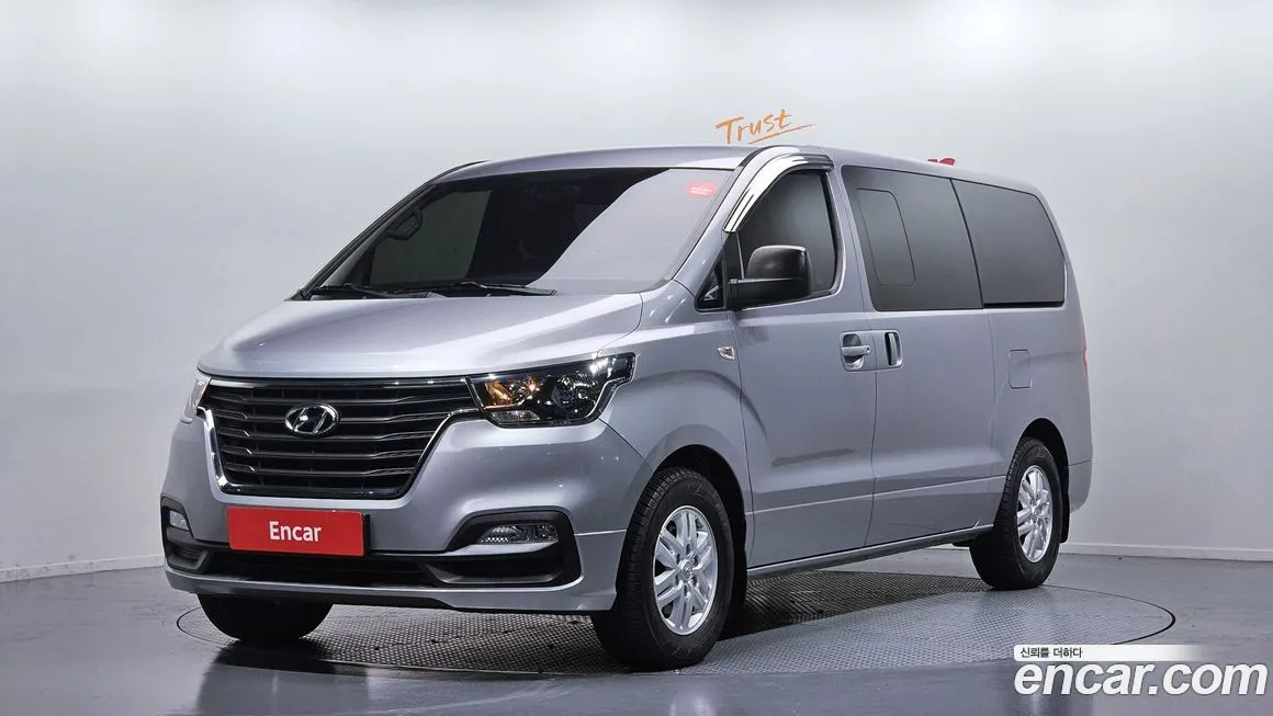 Hyundai Starex — фото 1