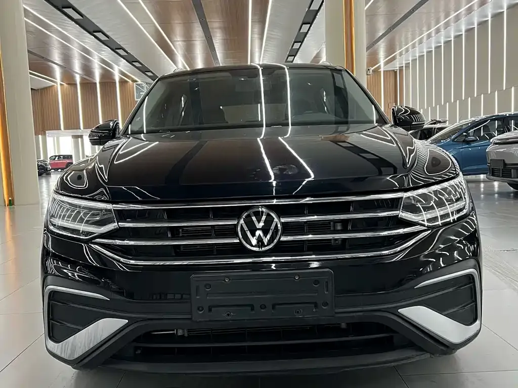 Volkswagen Tiguan L — фото 8