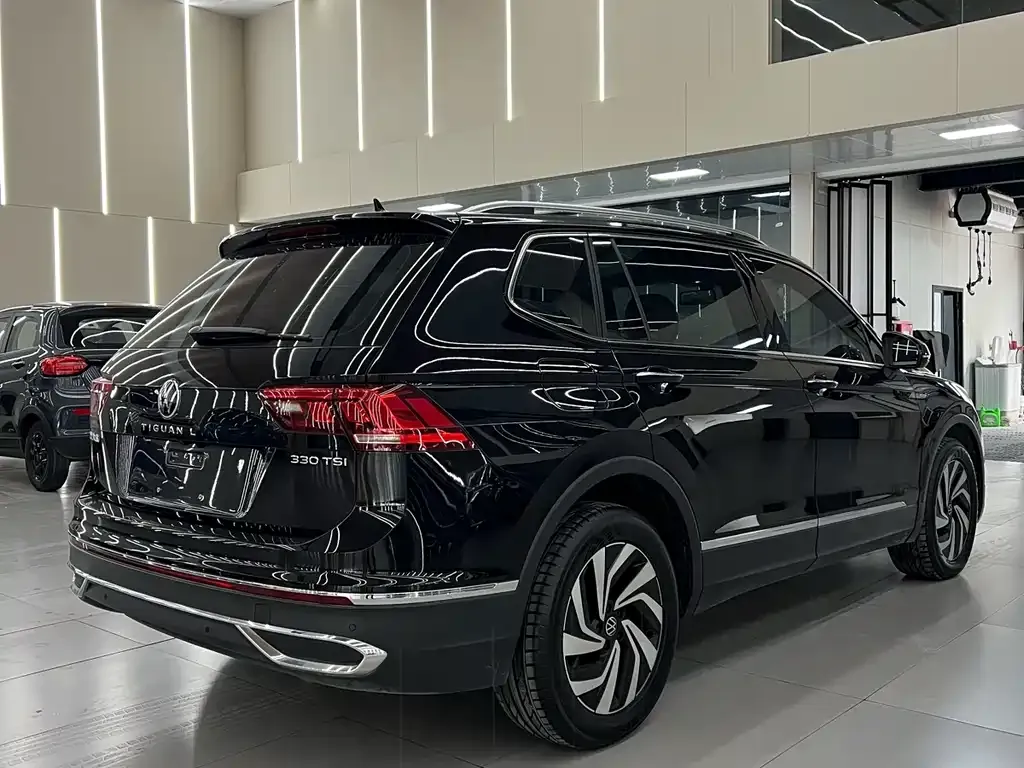 Volkswagen Tiguan L — фото 9