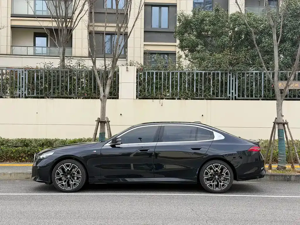 BMW 5 Series — фото 2