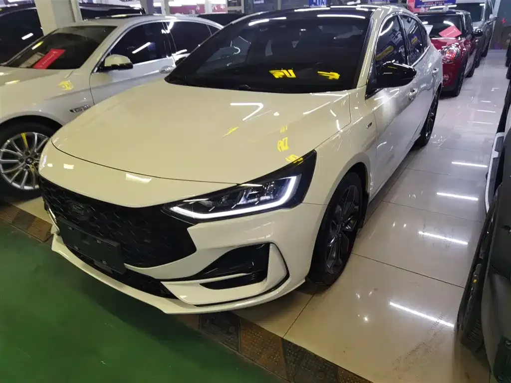 Ford Focus 2022 из CN, фото 1