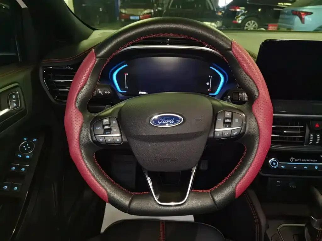 Ford Focus 2022 из CN, фото 7