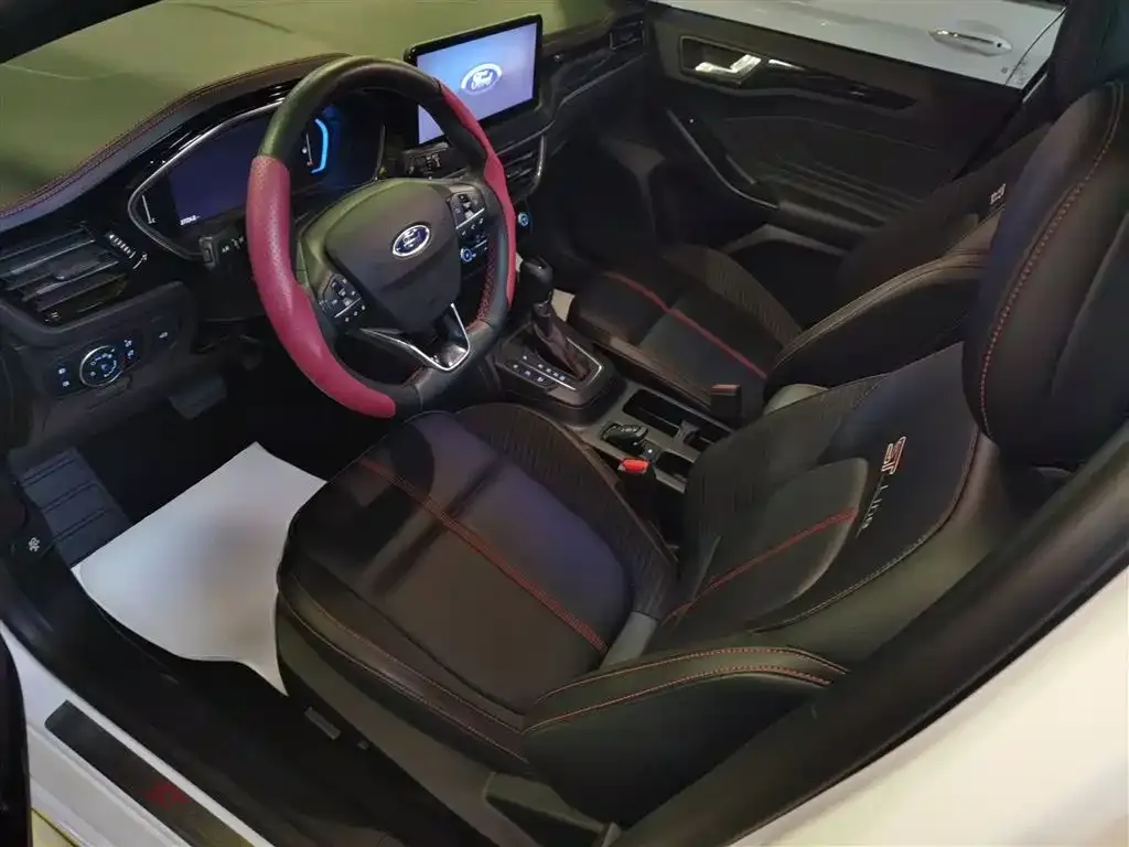 Ford Focus 2022 из CN, фото 9