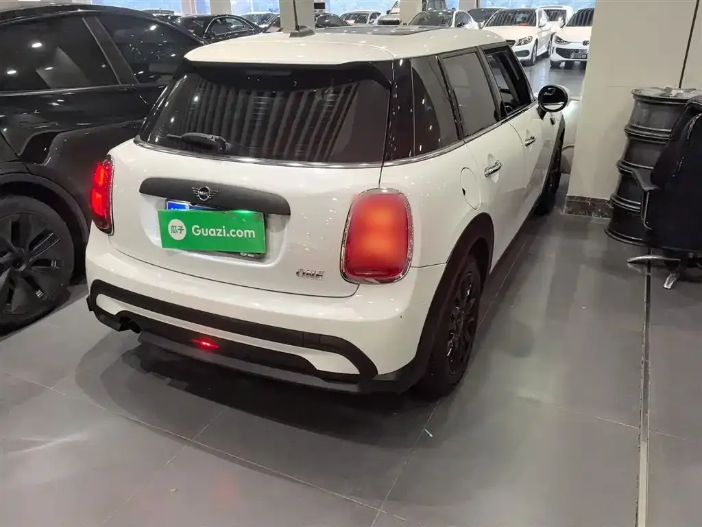 MINI Cooper (3-door) 2024 из CN, фото 2