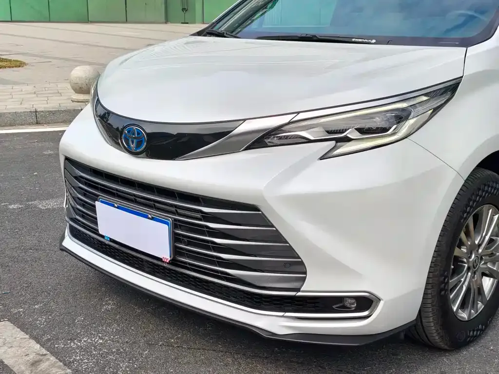 Toyota Sienna 2022 из CN, фото 2