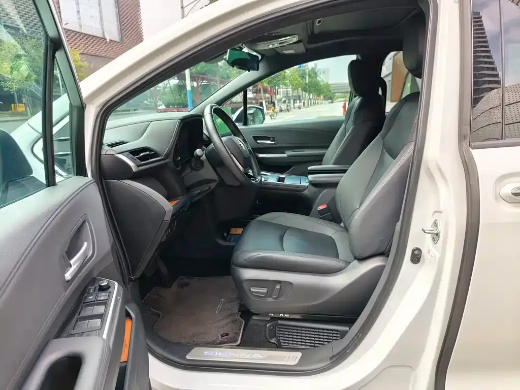 Toyota Sienna 2022 из CN, фото 4