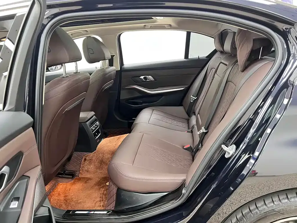 BMW 3 Series 2023 из CN, фото 6