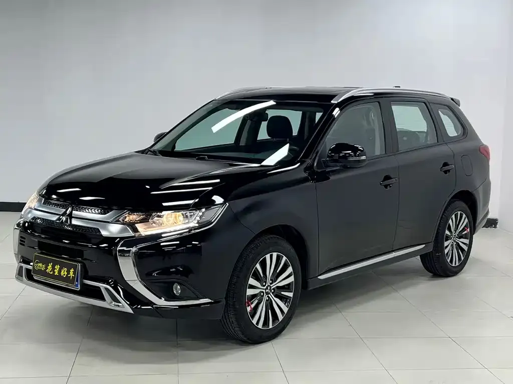 Mitsubishi Outlander 2023 из CN, фото 1