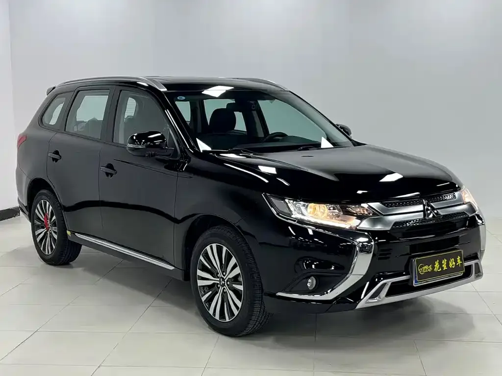 Mitsubishi Outlander 2023 из CN, фото 4