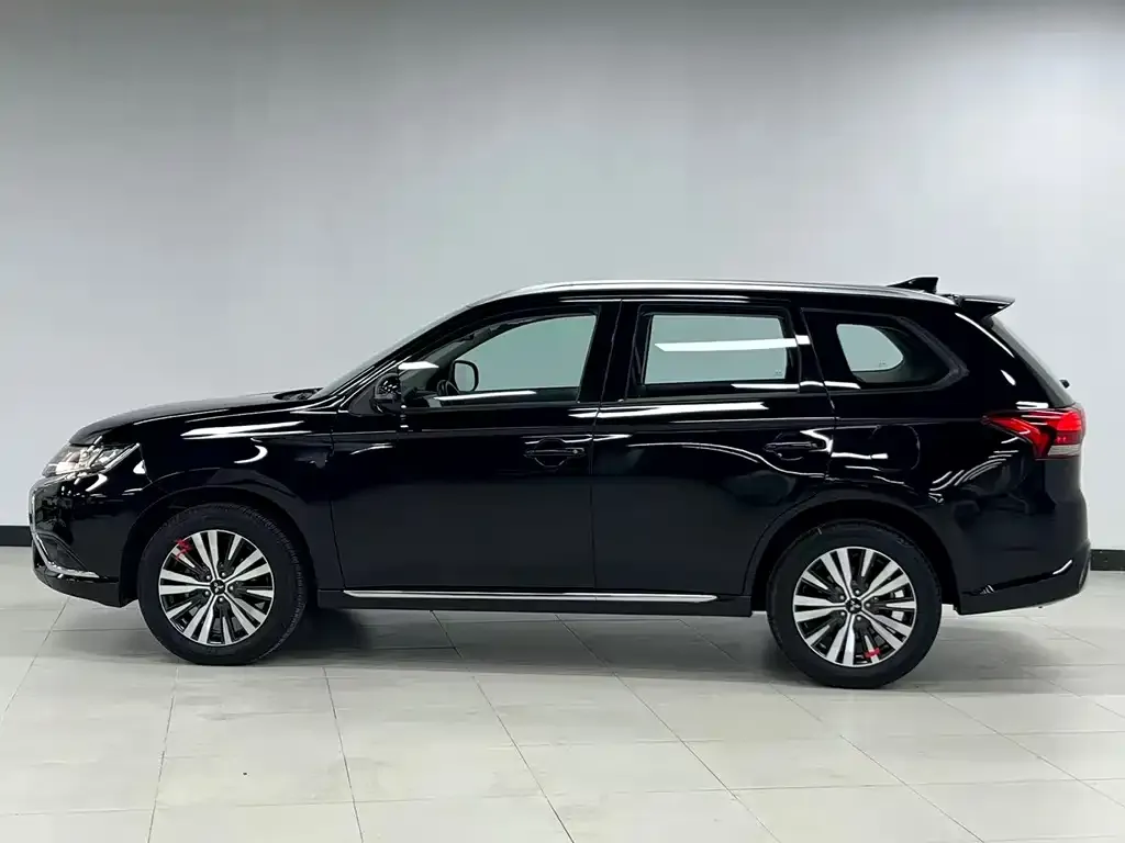 Mitsubishi Outlander 2023 из CN, фото 5