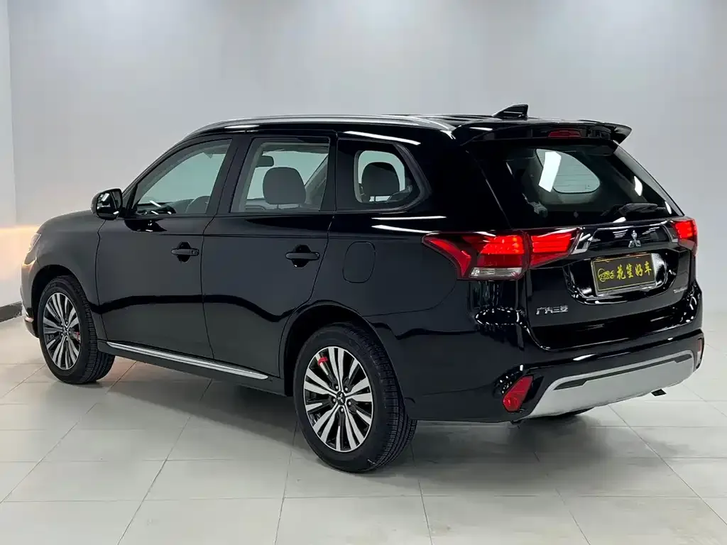 Mitsubishi Outlander 2023 из CN, фото 3