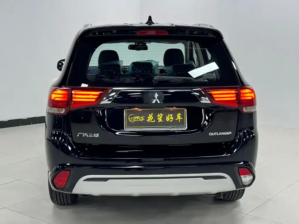 Mitsubishi Outlander 2023 из CN, фото 9